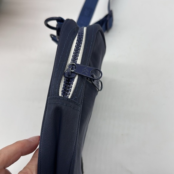 Thread navy blue crossbody nylon travel bag MCB7121P - Picture 3 of 12